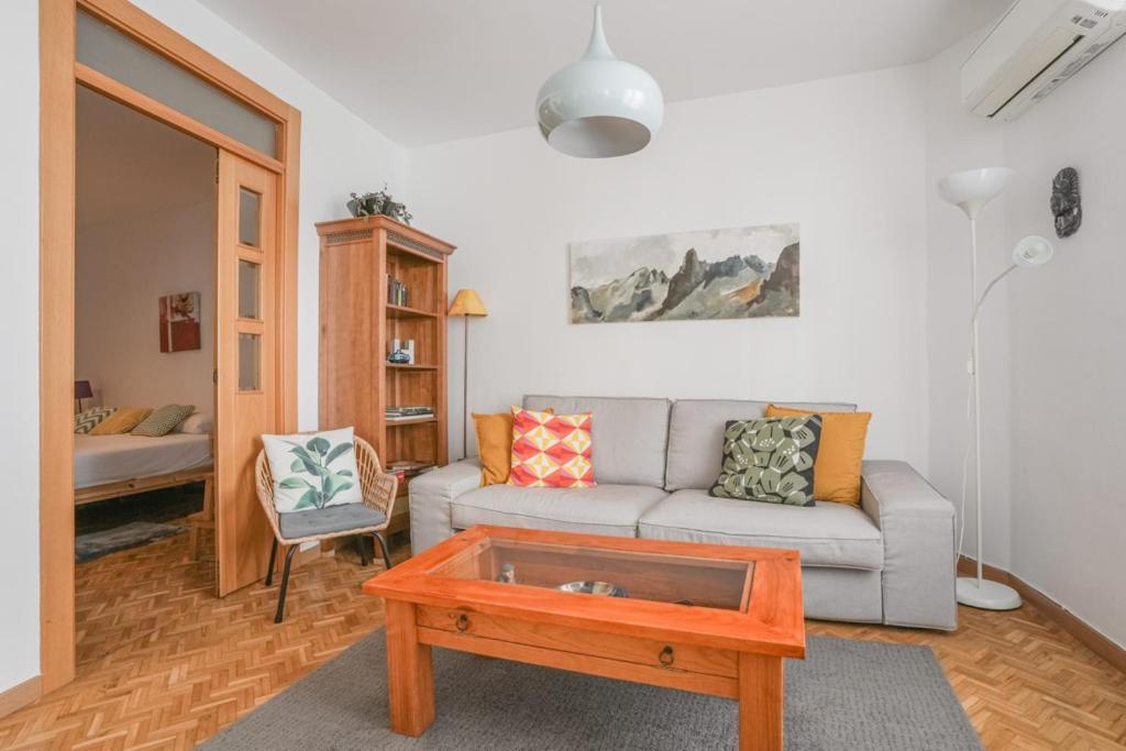 Apartment Bright & Cozy 2bd - Opera Area Madrid