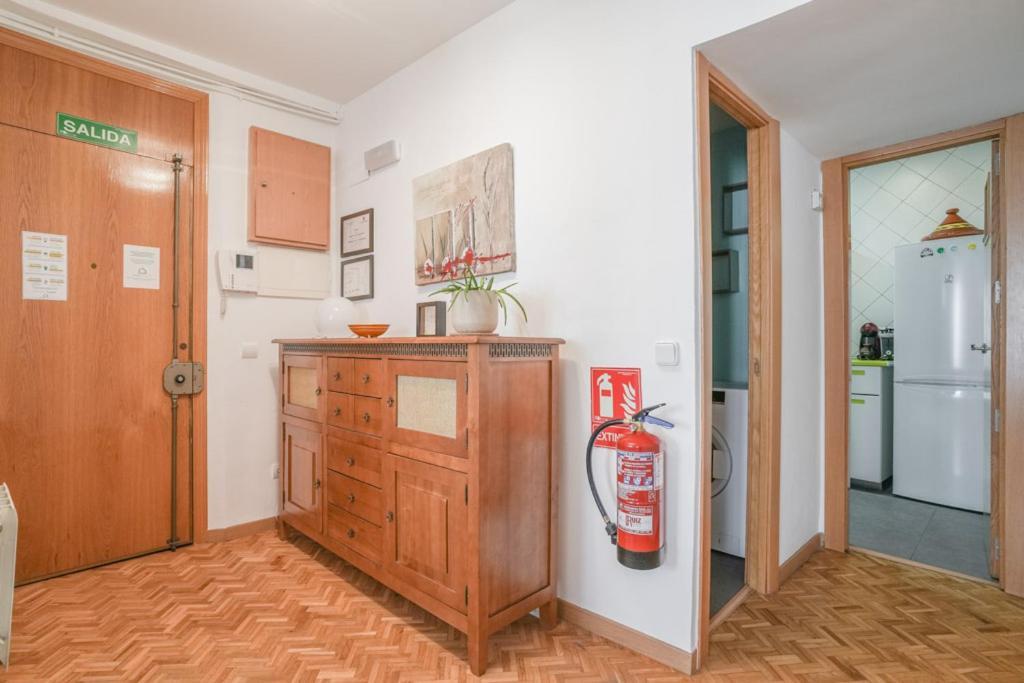 Bright & Cozy 2bd - Opera Area Apartment