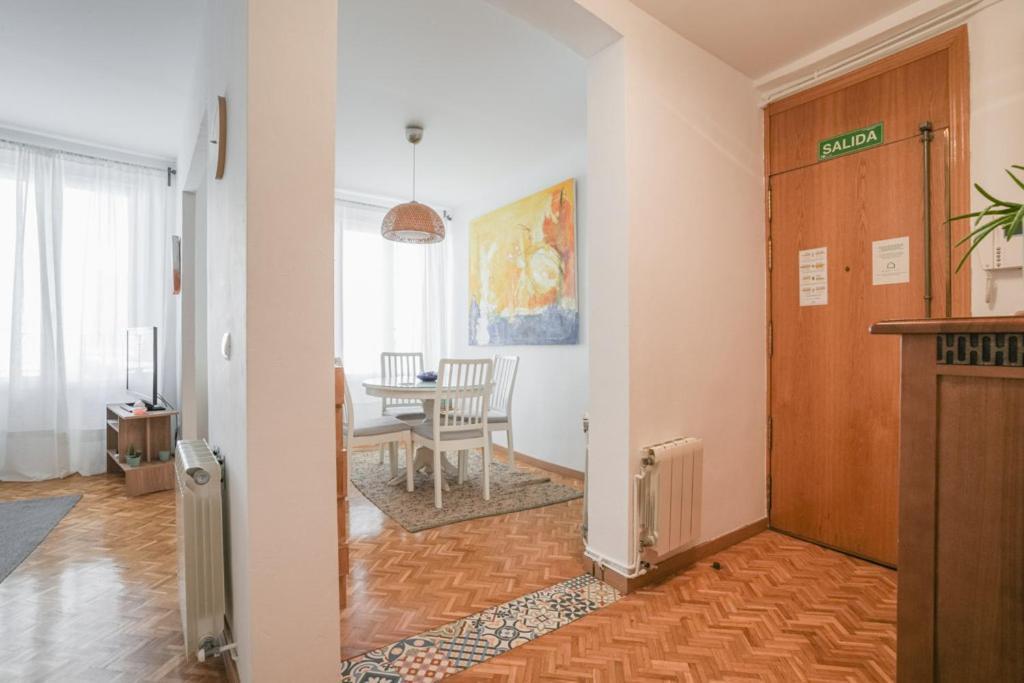 Bright & Cozy 2bd - Opera Area Apartment *